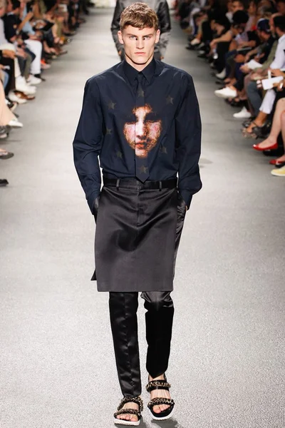 Look 24